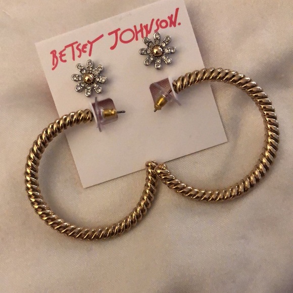 Betsey Johnson Some Bunnys Baby Daisy Studs & Gold Tone Hoop Earring Set NWT - Picture 5 of 12